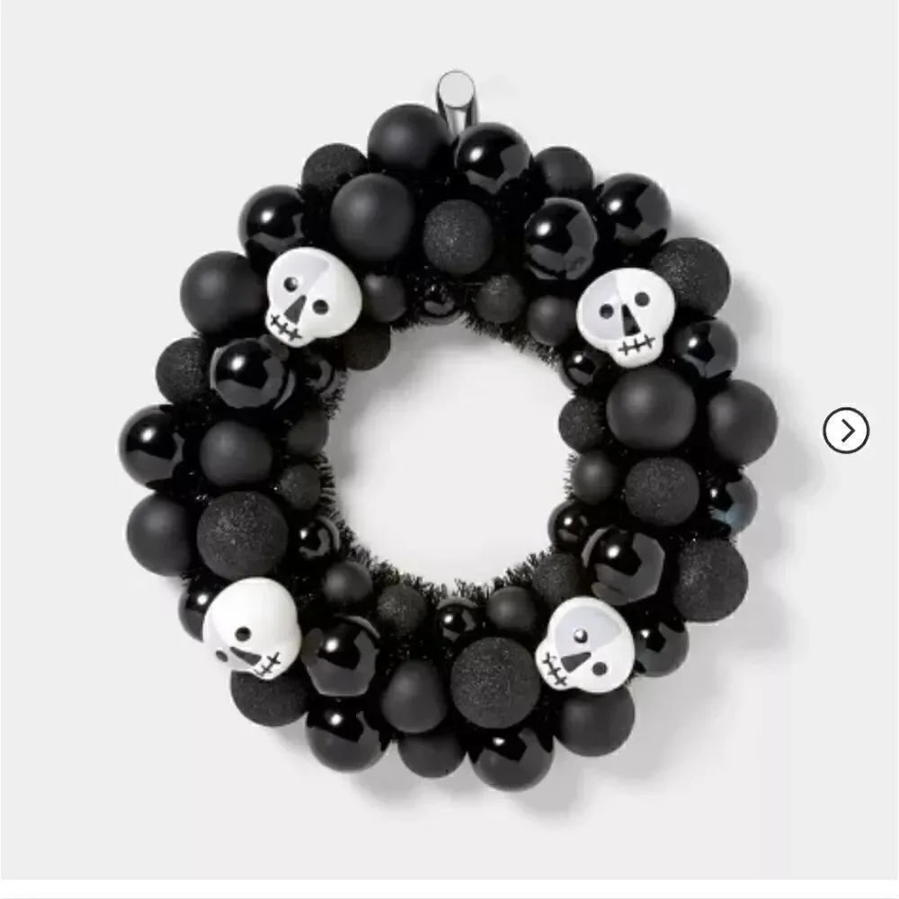 Target Halloween Wreath Shatterproof Bulbs & Skulls Hyde & Eek Black  17 Inches